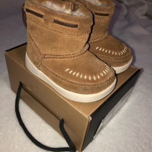 Baby girl tan UGG’s
